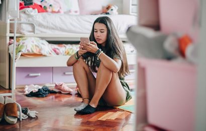 Social Media Use Negatively Affects Adolescents at Different Ages