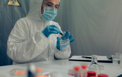 Transmission of infectious SARS-CoV-2 via fomites is possible but unlikely to occur in real-life scenarios, study concludes