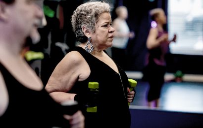 Lifting weights can help you live longer when combined with cardio