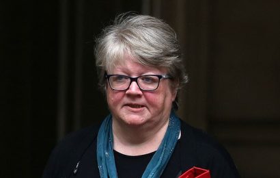 Civil servants told to stop using OXFORD COMMAS by Therese Coffey