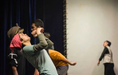 Improv course may help teens learn to tolerate uncertainty