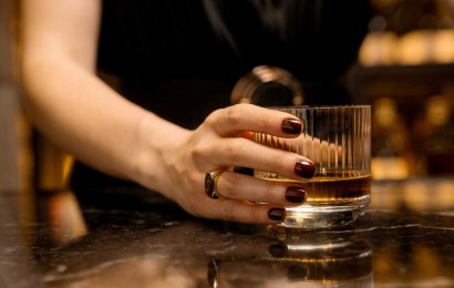 Binge drinking and night shift work linked to greater likelihood of COVID infection in nurses